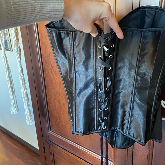 Adjustable Cinch Tie Corset with Boning & Thong - Picture 5 of 8